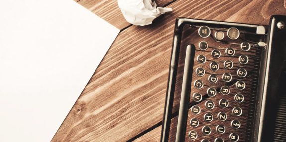 Печатная машинка и белый лист