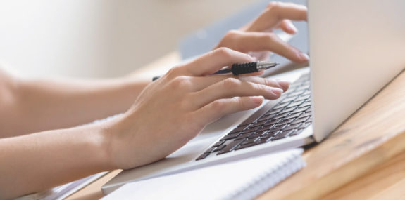 Контент-менеджер за работой