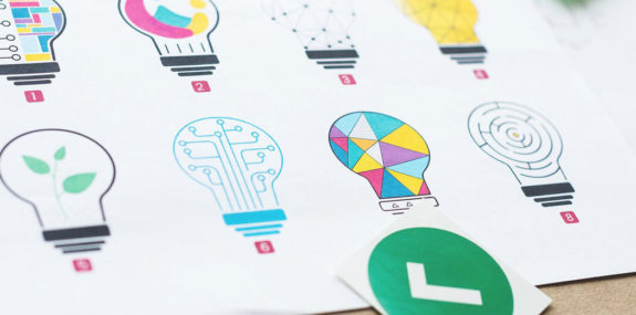 Нарисованные цветные лампочки